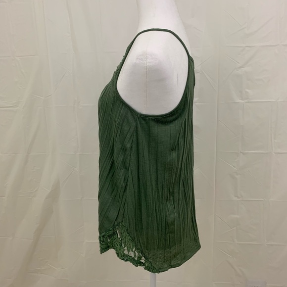 Green loose & Flowy tank top - Picture 4 of 5